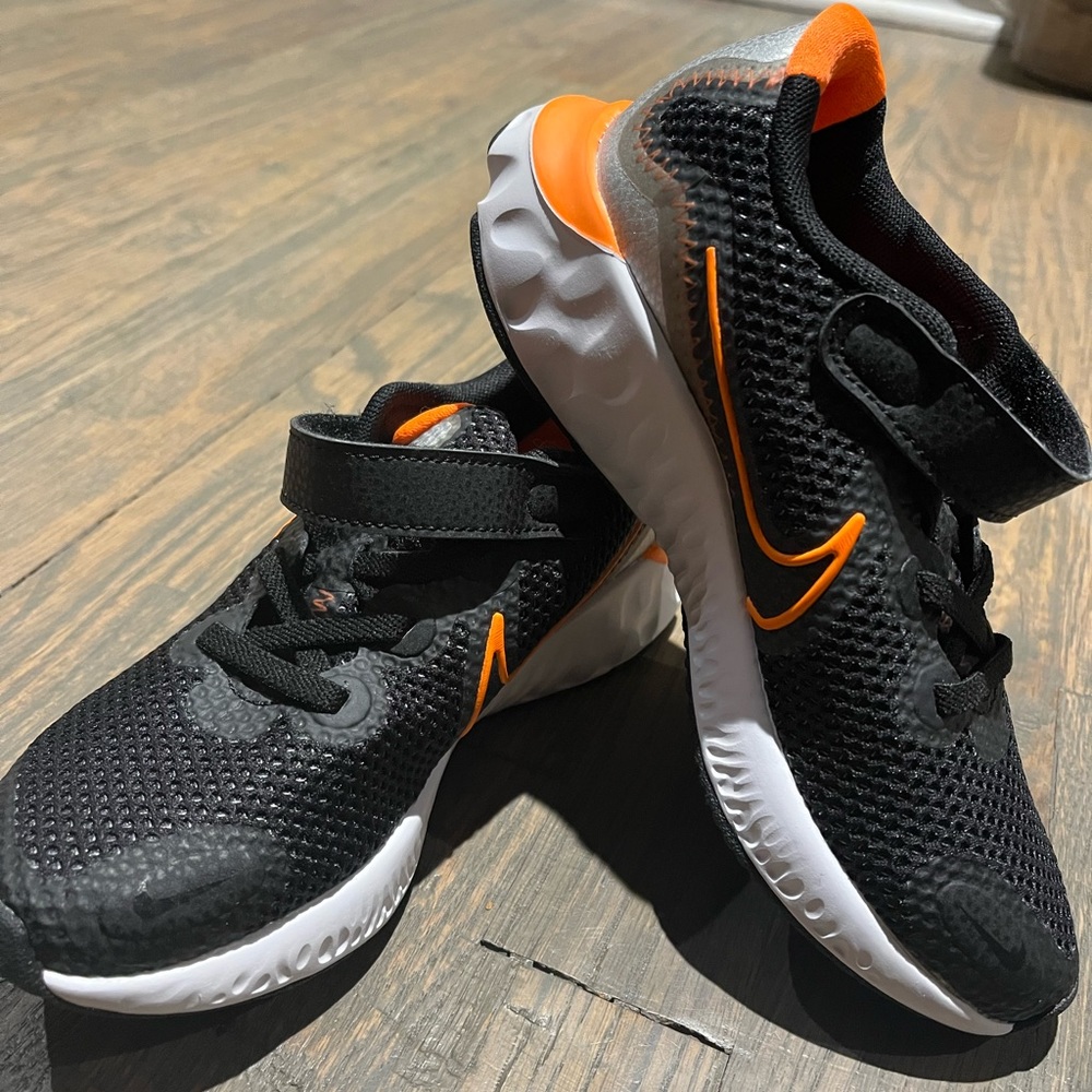 Boys Nike renew